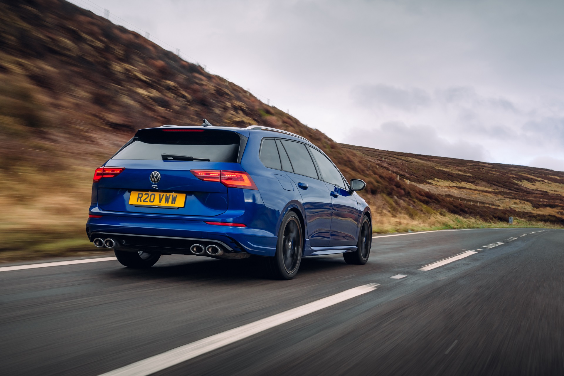 2022 Volkswagen Golf R Estate (UK-Spec) Rear Three-Quarter Wallpapers (7)