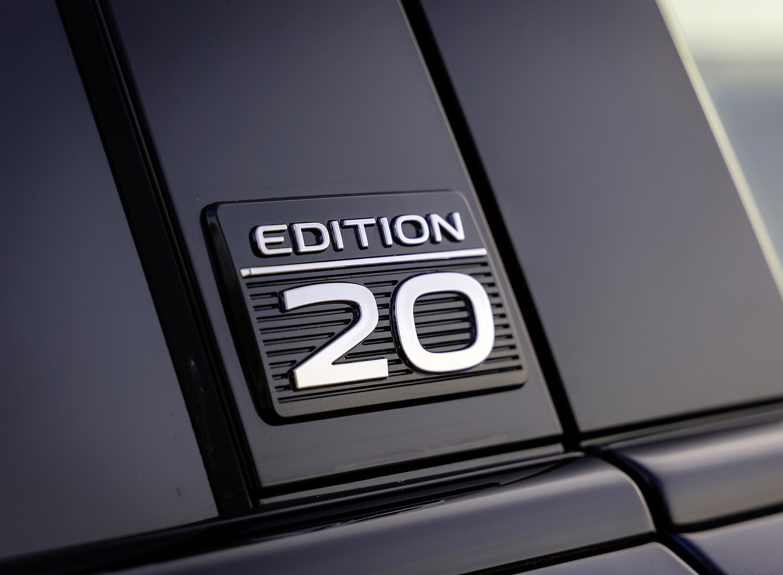 2022 Volkswagen Touareg EDITION 20 Badge Wallpapers #7 of 11