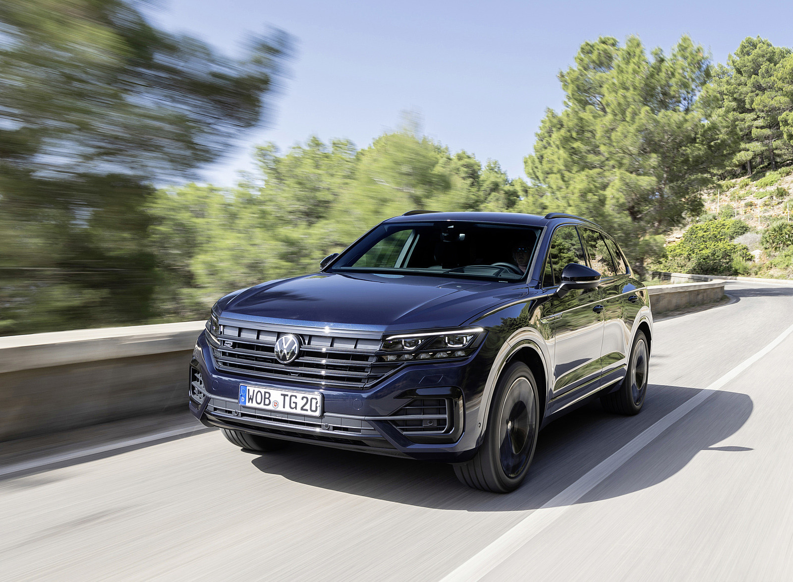 2022 Volkswagen Touareg EDITION 20 Front Three-Quarter Wallpapers (1)