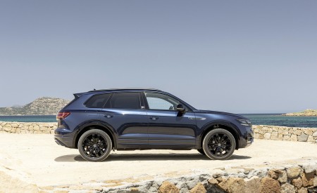2022 Volkswagen Touareg EDITION 20 Side Wallpapers 450x275 (5)