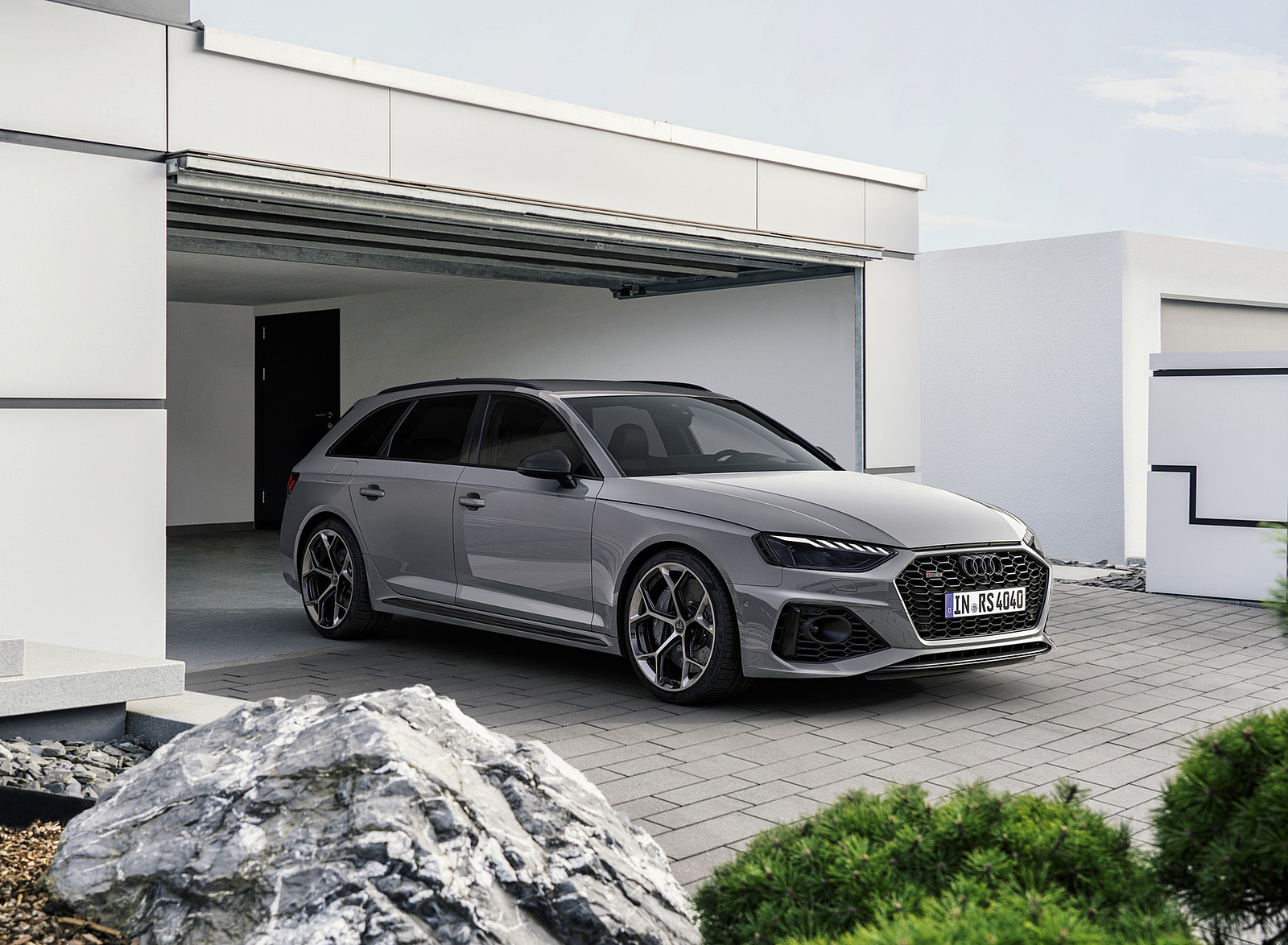 2023 Audi RS 4 Avant Competition Plus (Color: Nardo Grey) Front Three-Quarter Wallpapers #7 of 48