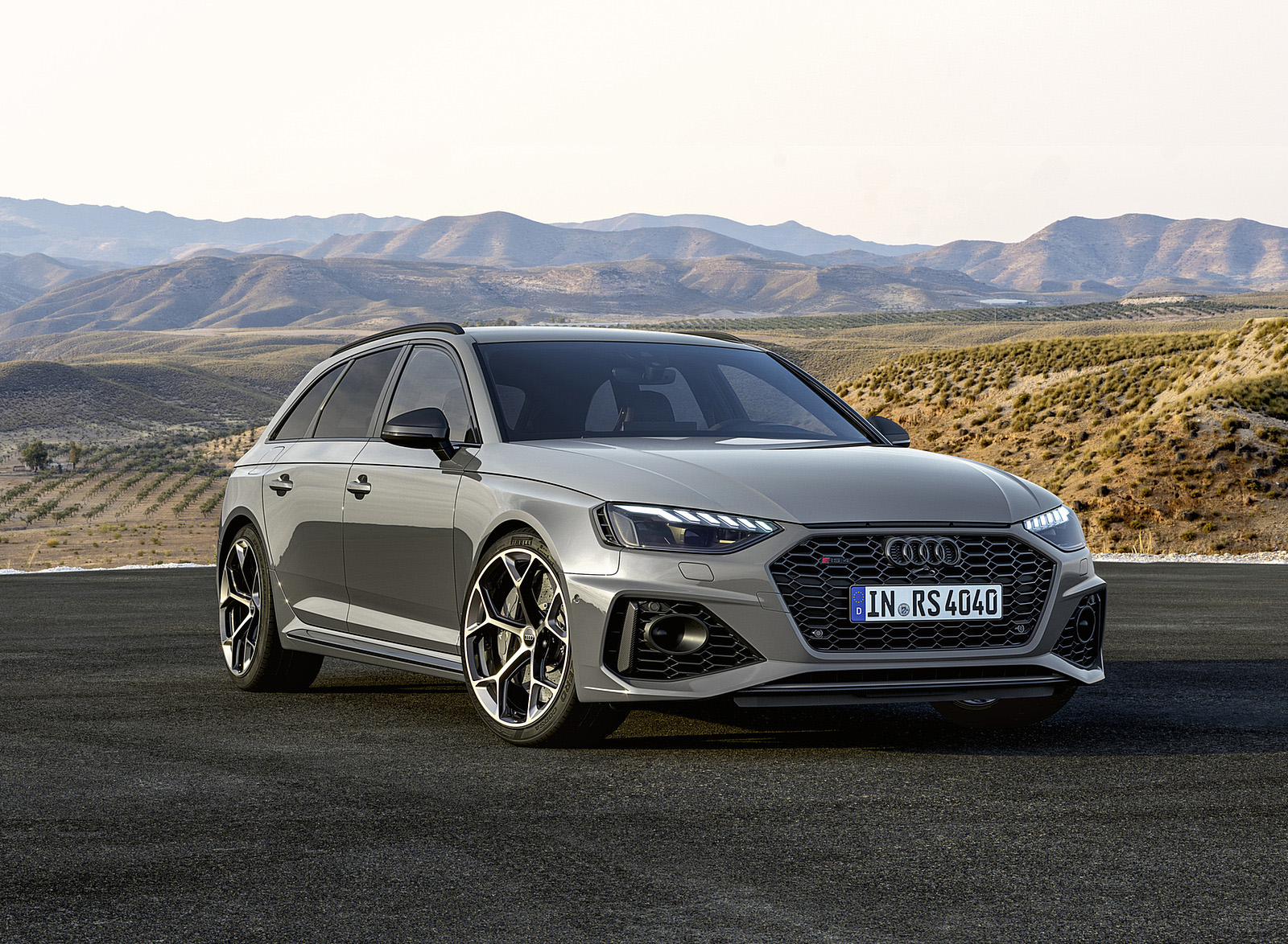 2023 Audi RS 4 Avant Competition Plus (Color: Nardo Grey) Front Three-Quarter Wallpapers #14 of 48