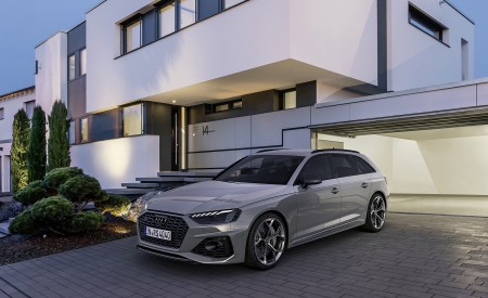 2023 Audi RS 4 Avant Competition Plus (Color: Nardo Grey) Front Three-Quarter Wallpapers 450x275 (11)