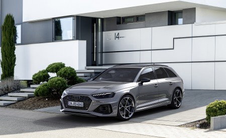 2023 Audi RS 4 Avant Competition Plus (Color: Nardo Grey) Front Three-Quarter Wallpapers 450x275 (8)