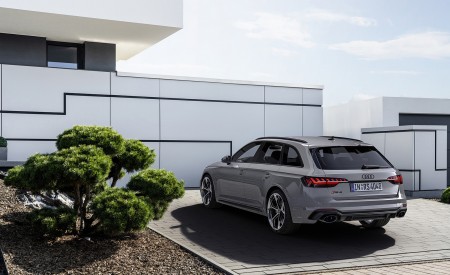 2023 Audi RS 4 Avant Competition Plus (Color: Nardo Grey) Rear Wallpapers 450x275 (9)