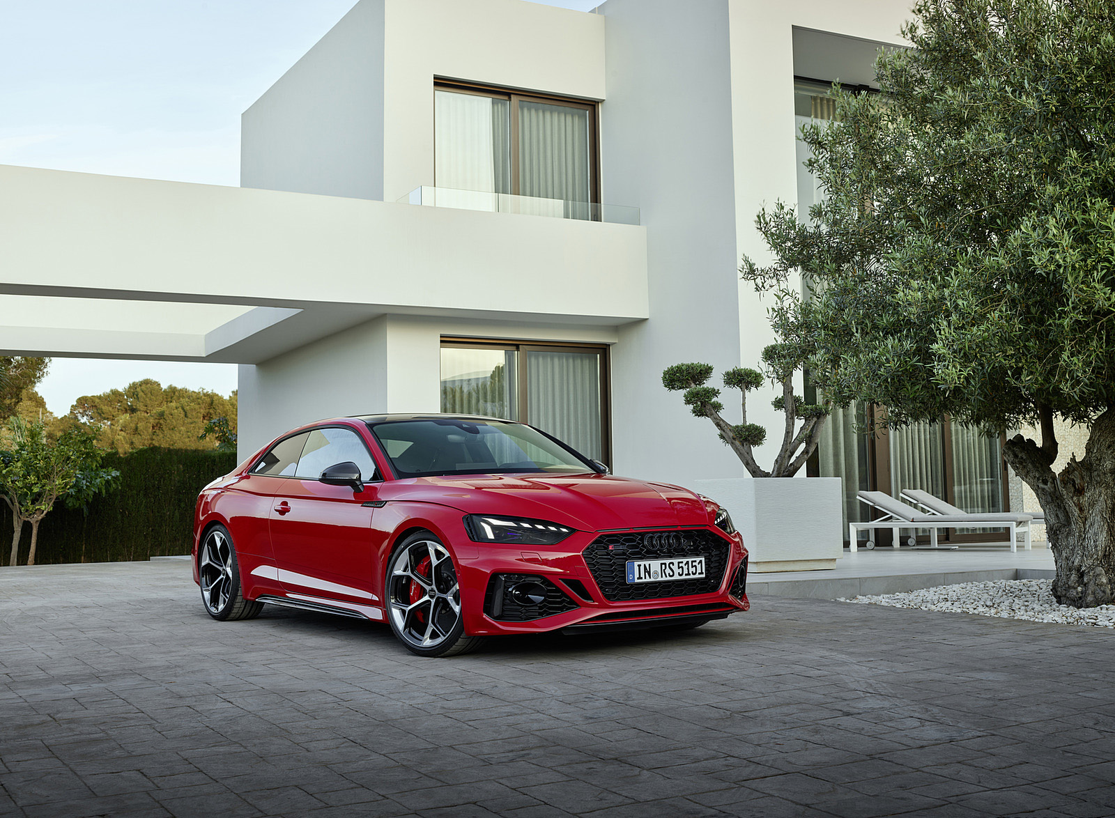 2023 Audi RS 5 Coupé Competition Plus (Color: Tango Red) Front Three-Quarter Wallpapers #45 of 106