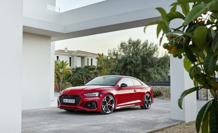 2023 Audi RS 5 Coupé Competition Plus (Color: Tango Red) Front Three-Quarter Wallpapers 450x275 (42)