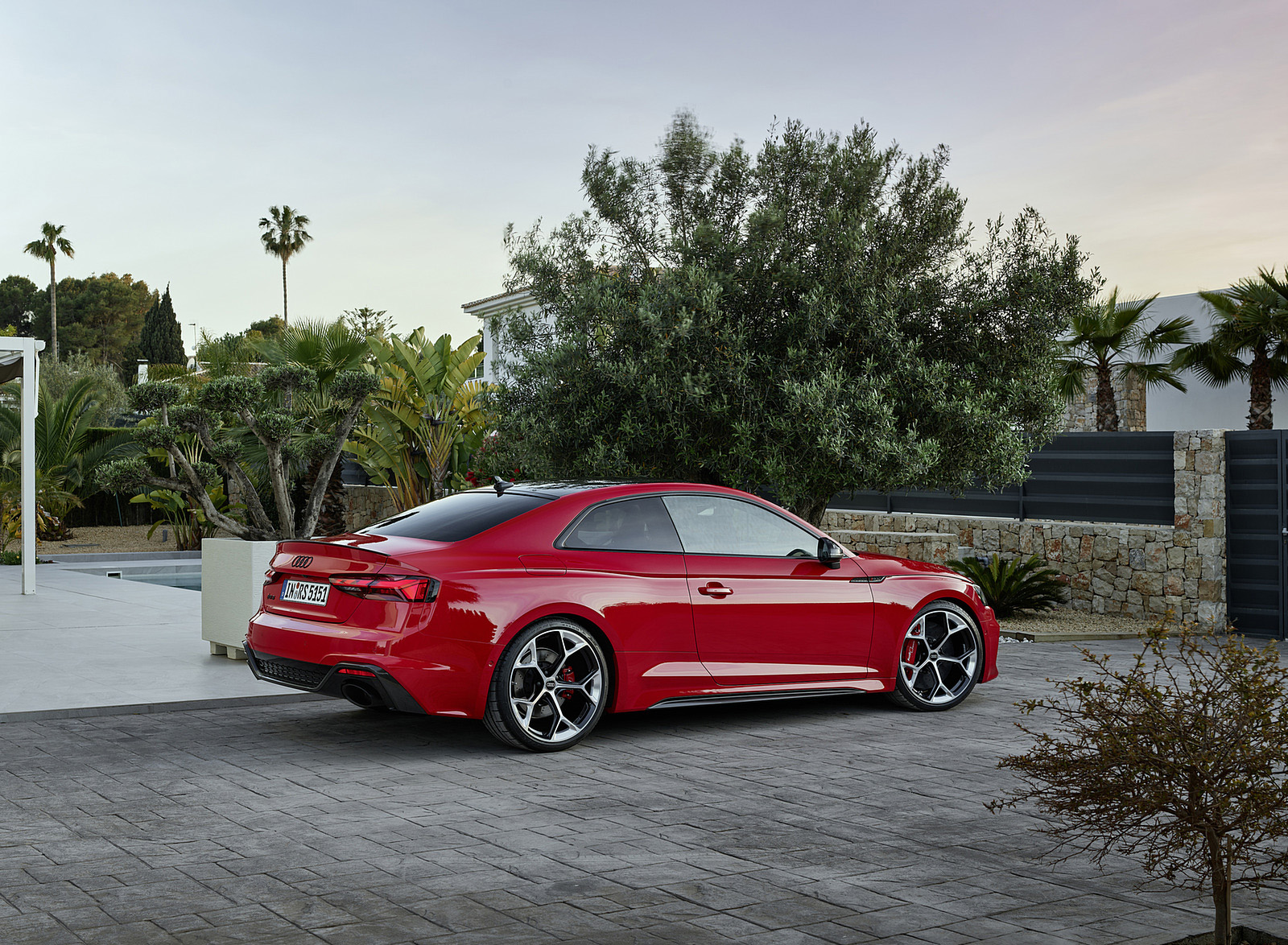 2023 Audi RS 5 Coupé Competition Plus (Color: Tango Red) Rear Three-Quarter Wallpapers #52 of 106