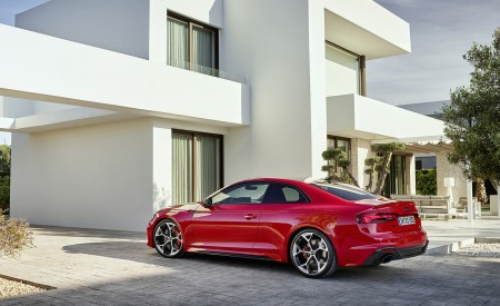 2023 Audi RS 5 Coupé Competition Plus (Color: Tango Red) Rear Three-Quarter Wallpapers 450x275 (53)