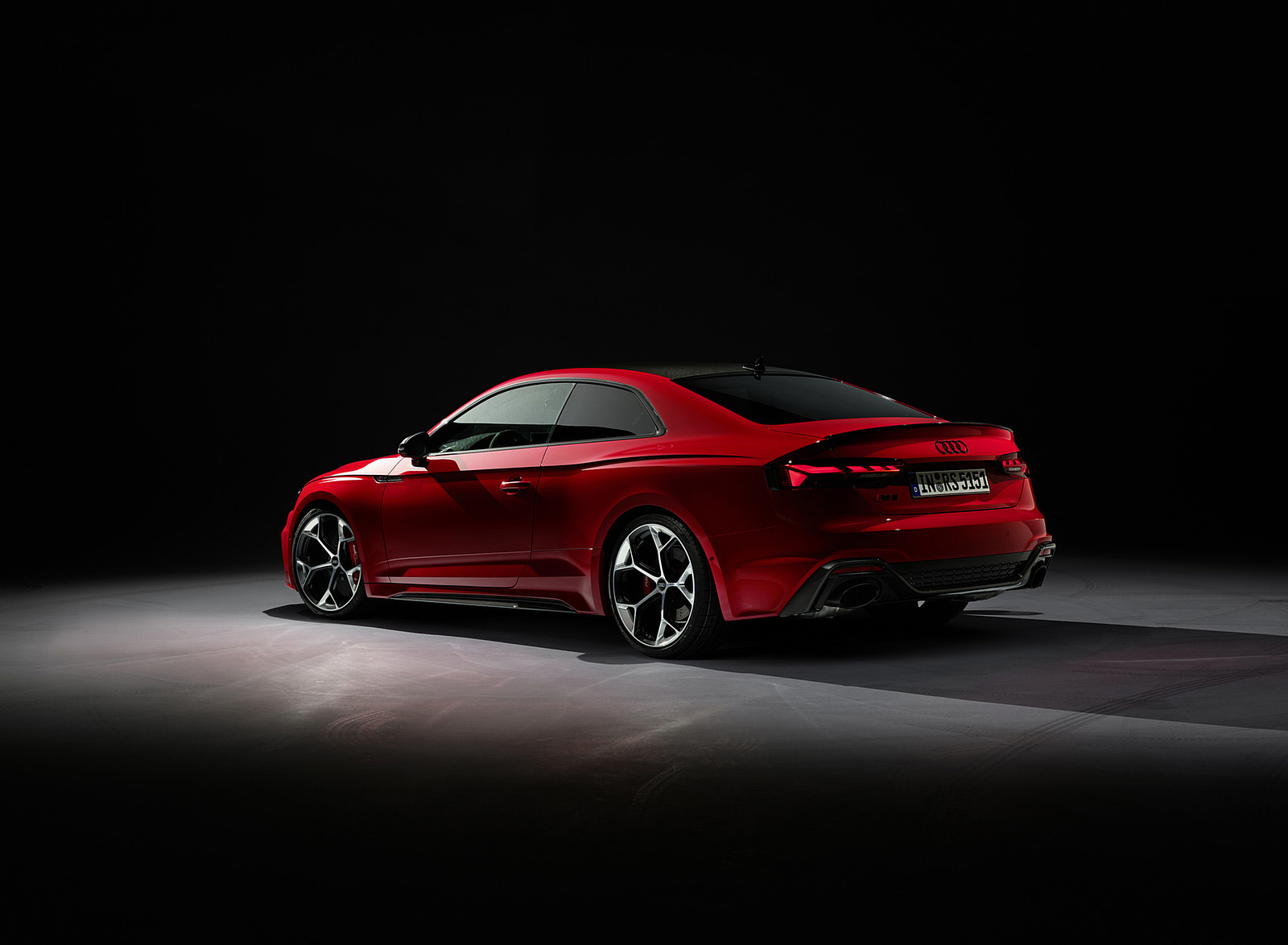 2023 Audi RS 5 Coupé Competition Plus (Color: Tango Red) Rear Three-Quarter Wallpapers #64 of 106