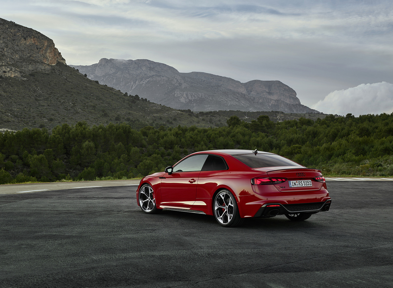 2023 Audi RS 5 Coupé Competition Plus (Color: Tango Red) Rear Three-Quarter Wallpapers #25 of 106