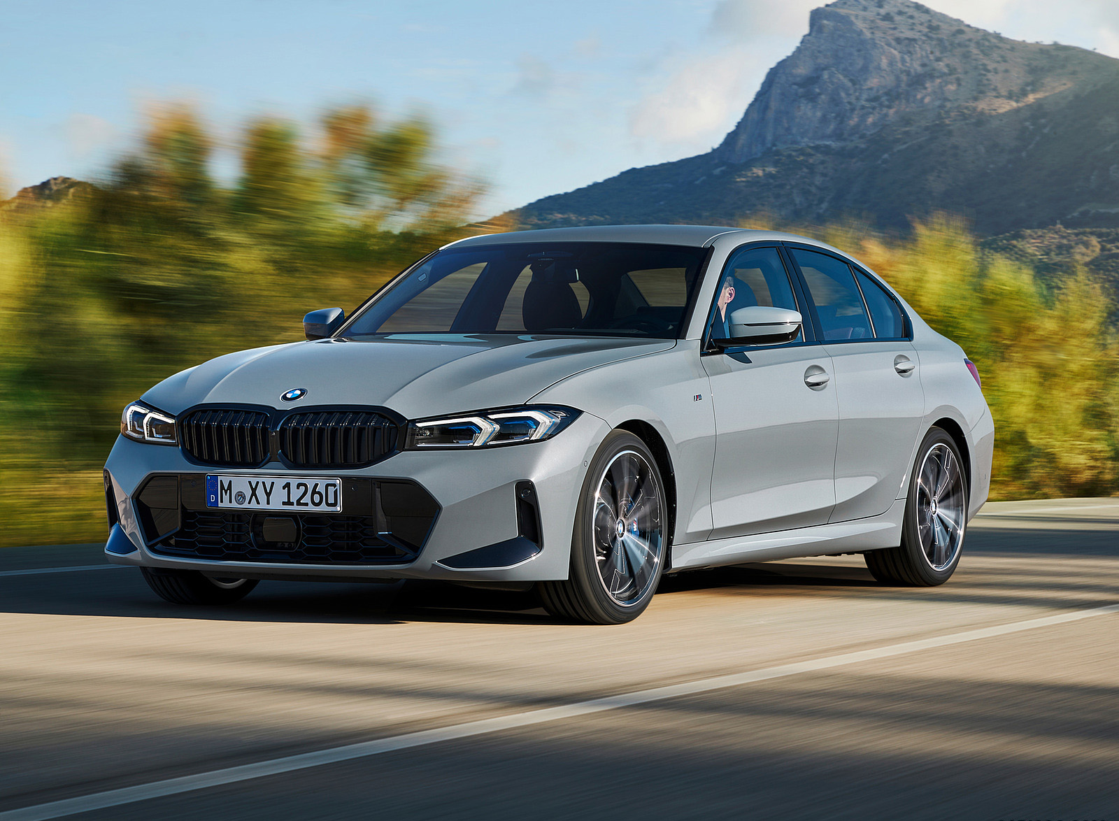 2023 BMW 3 Series Front Three-Quarter Wallpapers (3)