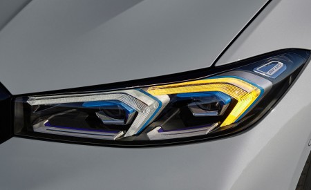2023 BMW 3 Series Headlight Wallpapers 450x275 (32)