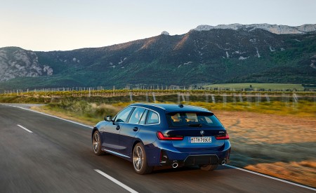 2023 BMW 3 Series Touring Rear Three-Quarter Wallpapers 450x275 (9)