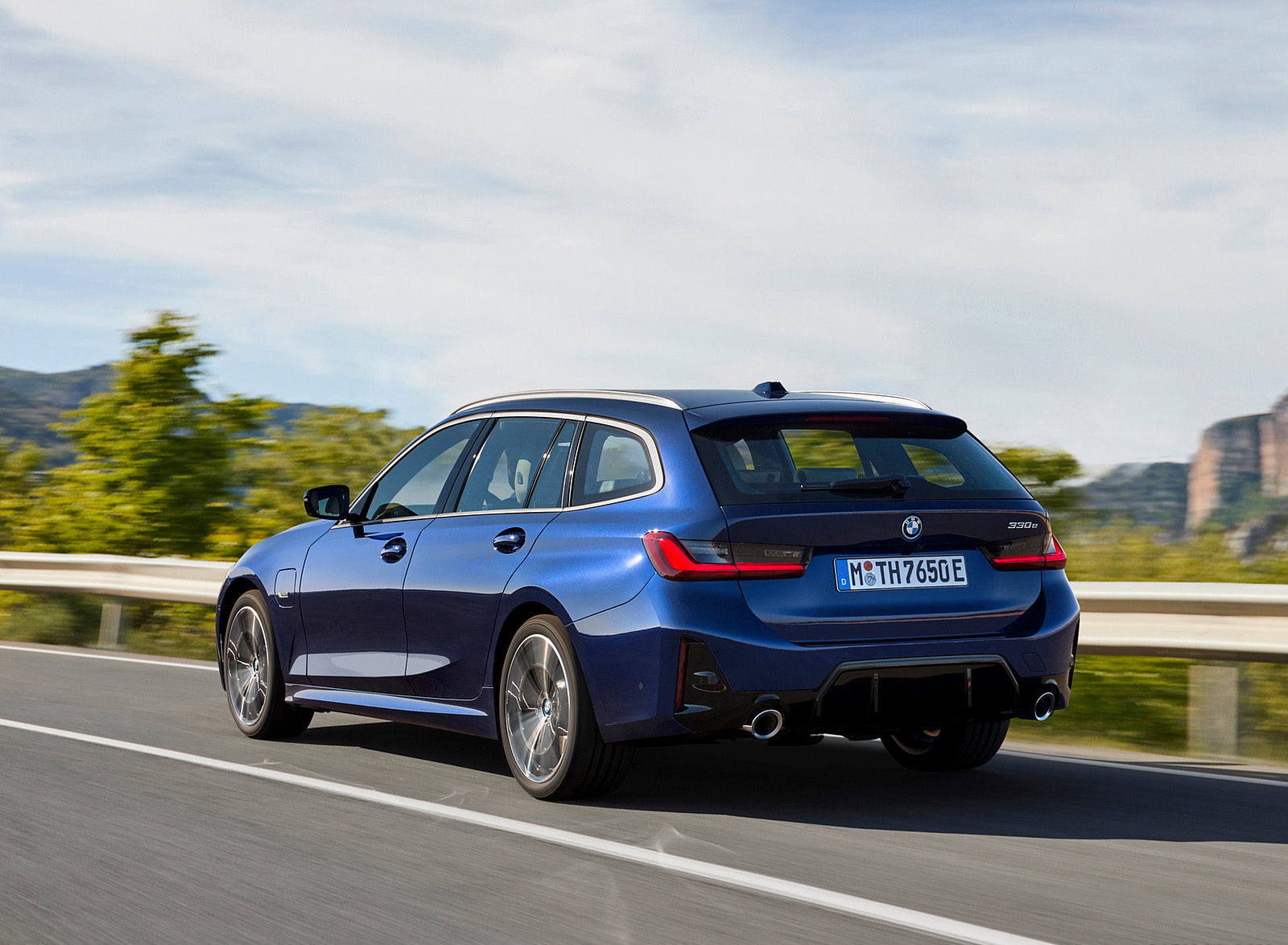 2023 BMW 3 Series Touring Rear Three-Quarter Wallpapers  (8)