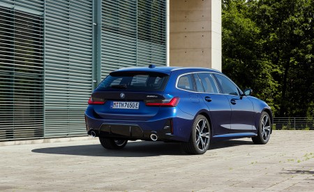 2023 BMW 3 Series Touring Rear Three-Quarter Wallpapers 450x275 (20)