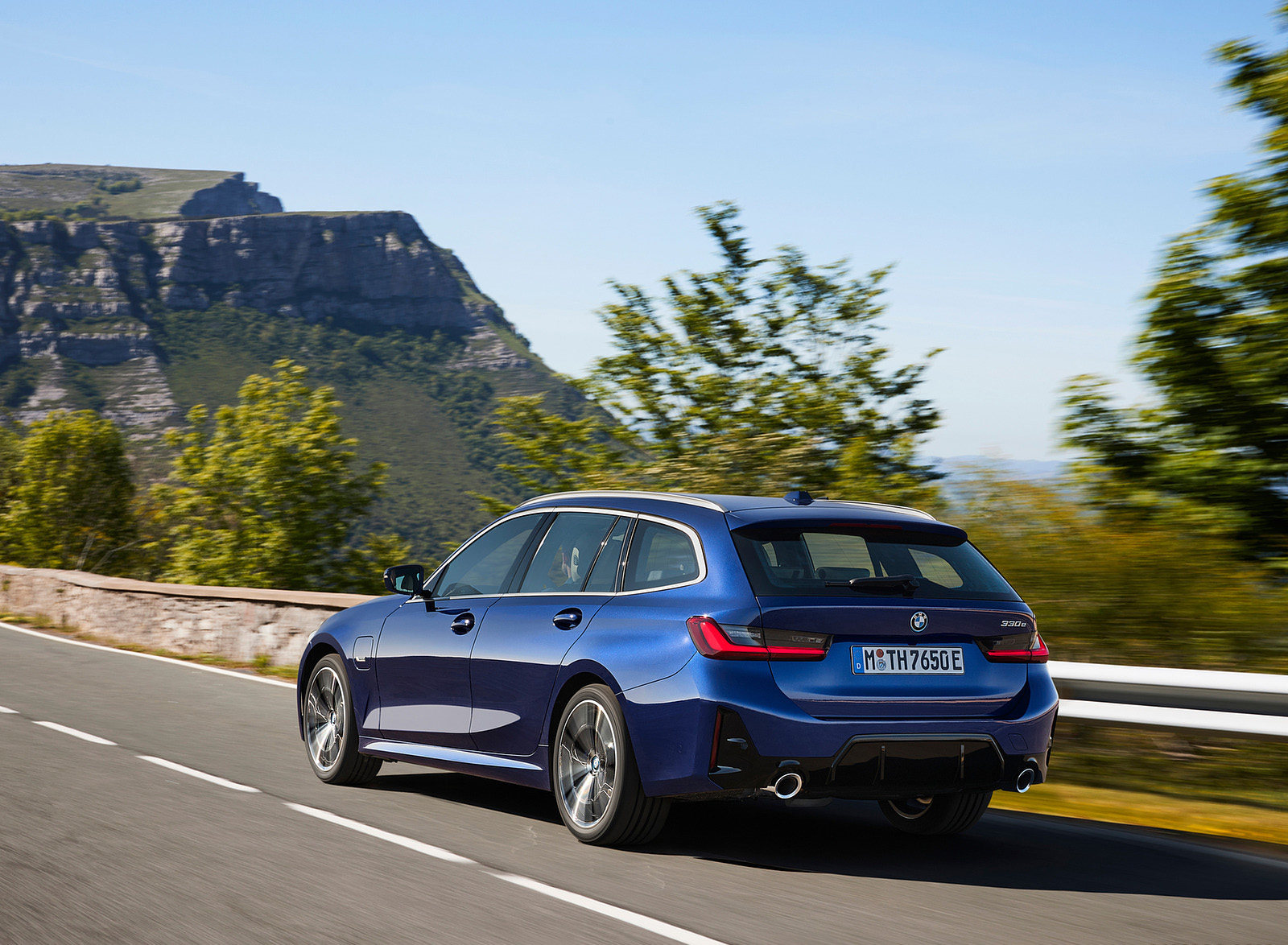 2023 BMW 3 Series Touring Rear Three-Quarter Wallpapers (4)