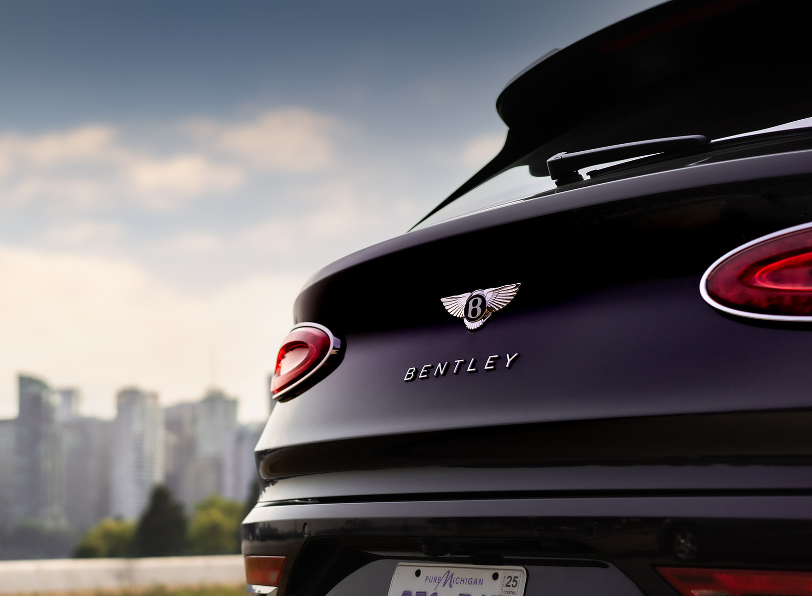 2023 Bentley Bentayga Extended Wheelbase Exquisite (Color: Damson) Detail Wallpapers #107 of 115