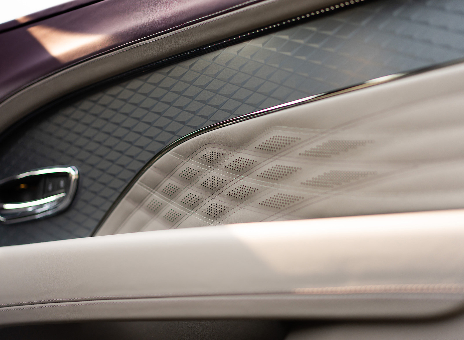 2023 Bentley Bentayga Extended Wheelbase Exquisite (Color: Damson) Interior Detail Wallpapers #109 of 115