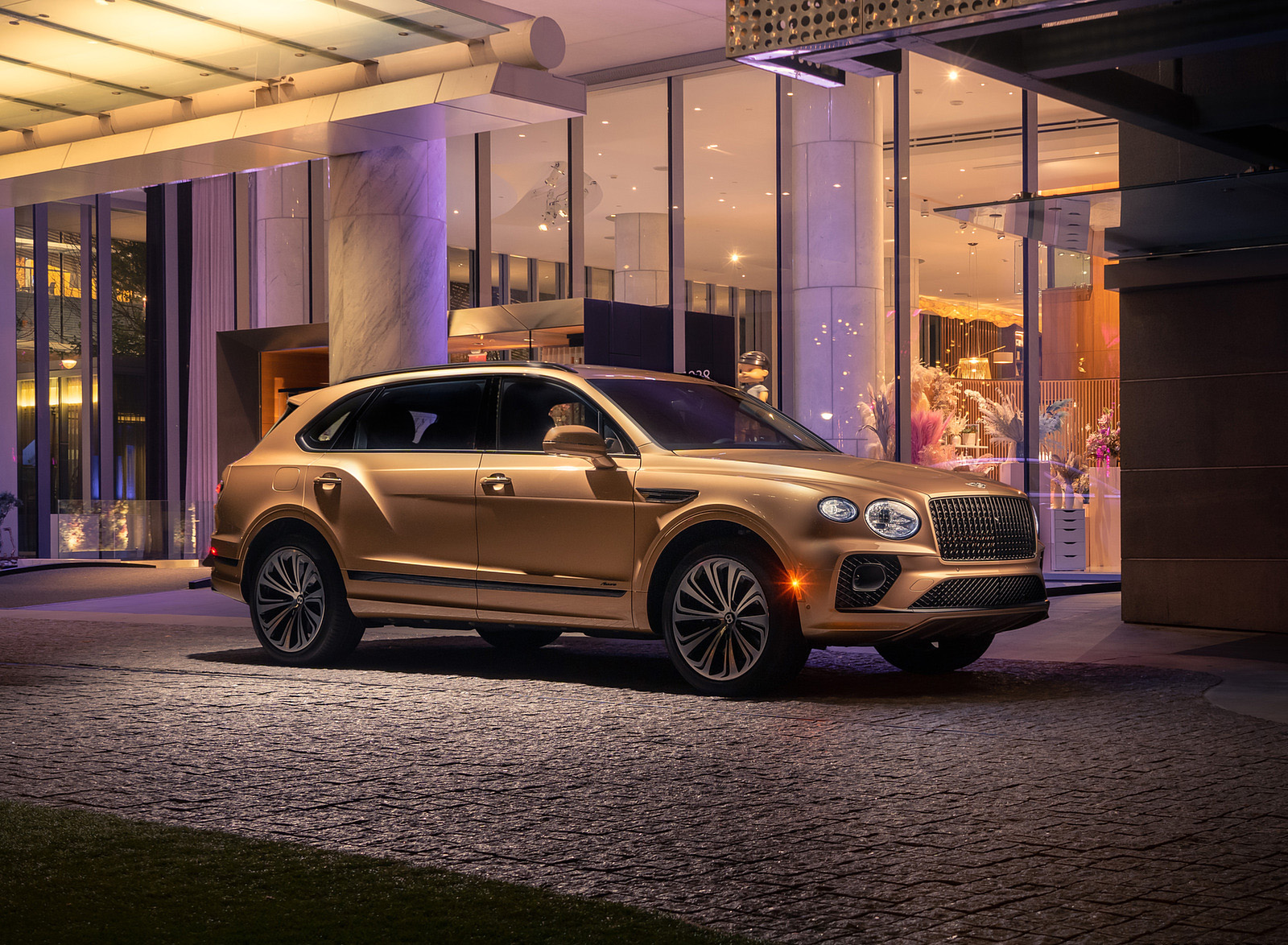 2023 Bentley Bentayga Extended Wheelbase Extroverted (Color: Camel) Front Three-Quarter Wallpapers #90 of 115