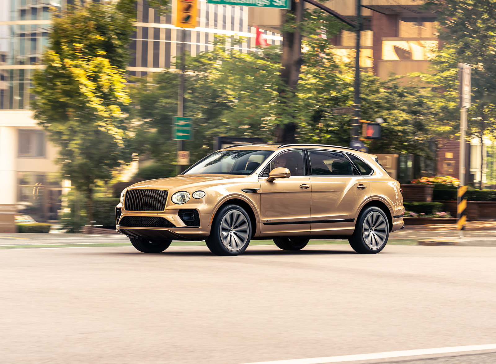 2023 Bentley Bentayga Extended Wheelbase Extroverted (Color: Camel) Front Three-Quarter Wallpapers #88 of 115