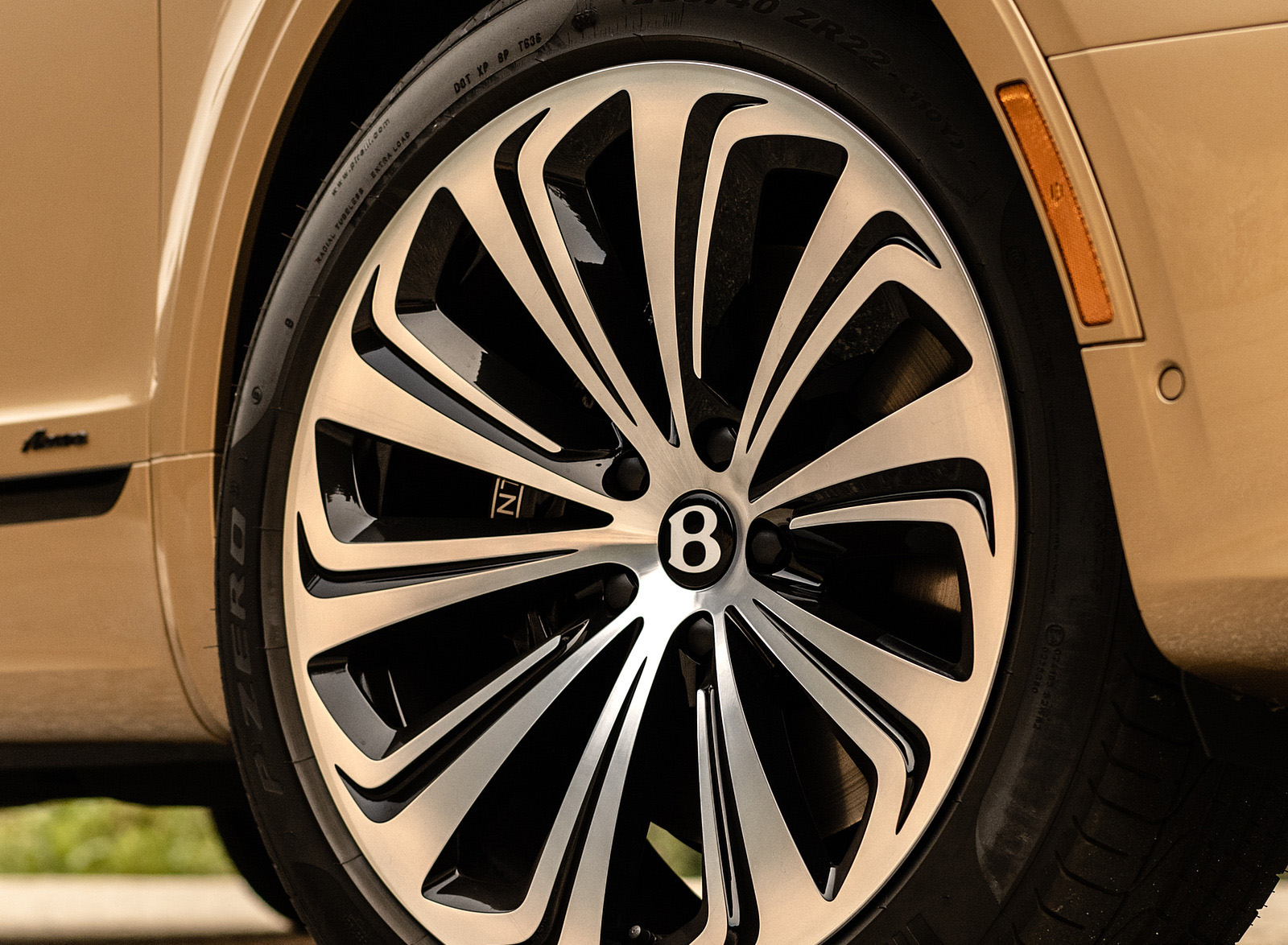 2023 Bentley Bentayga Extended Wheelbase Extroverted (Color: Camel) Wheel Wallpapers #94 of 115