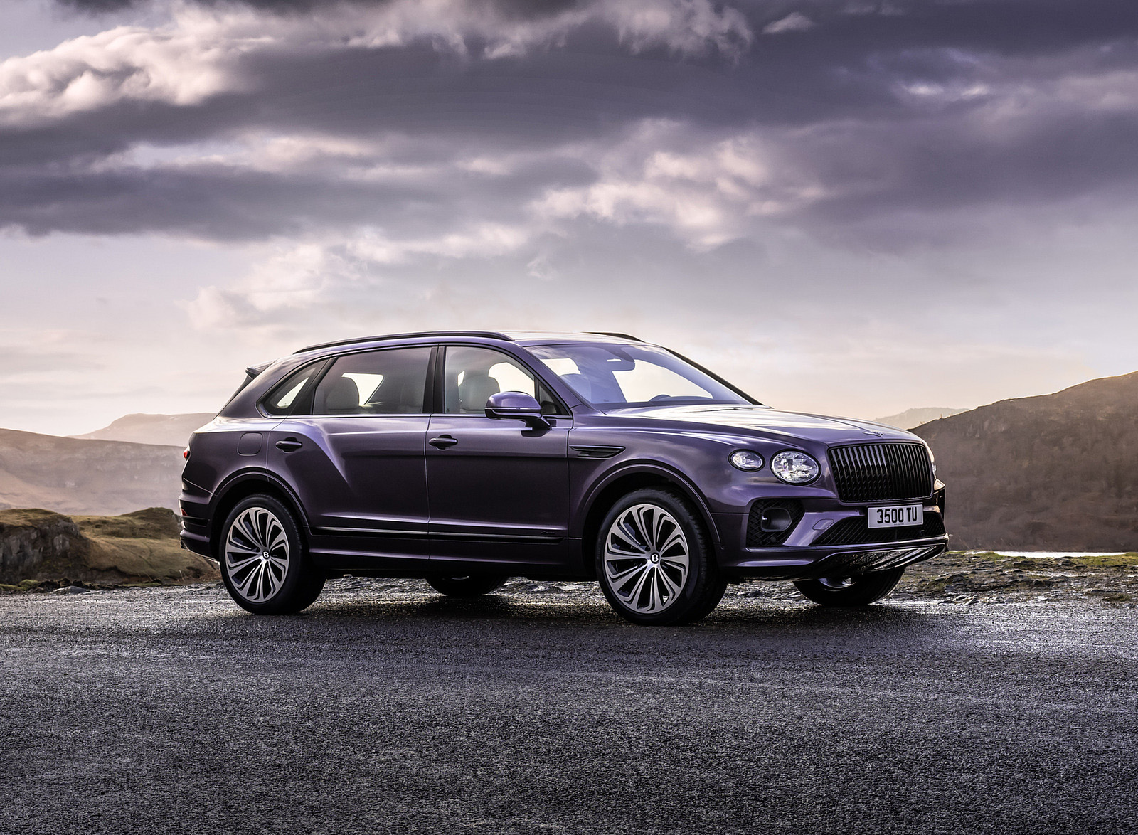 2023 Bentley Bentayga Extended Wheelbase Front Three-Quarter Wallpapers (6)