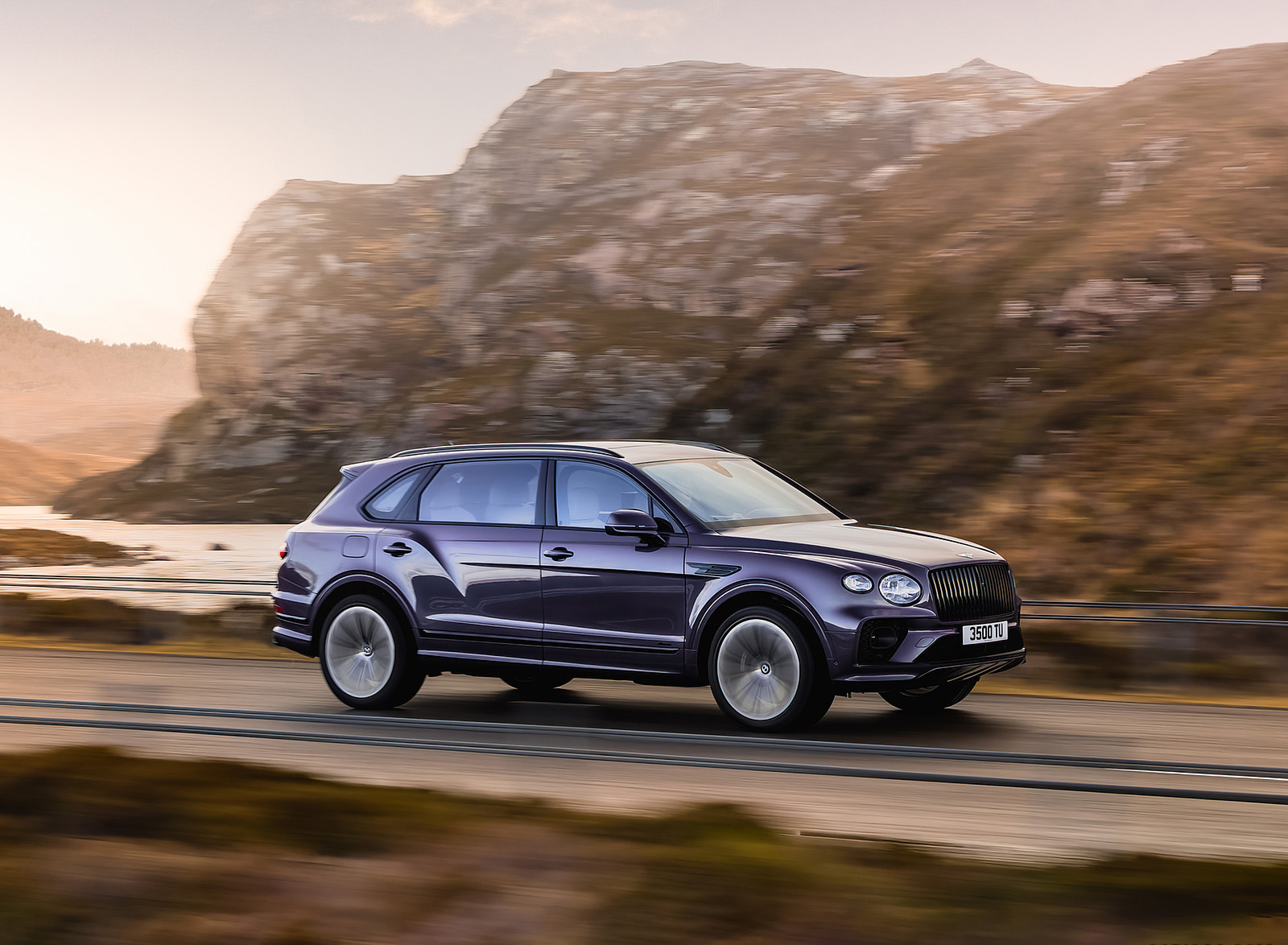 2023 Bentley Bentayga Extended Wheelbase Front Three-Quarter Wallpapers (3)