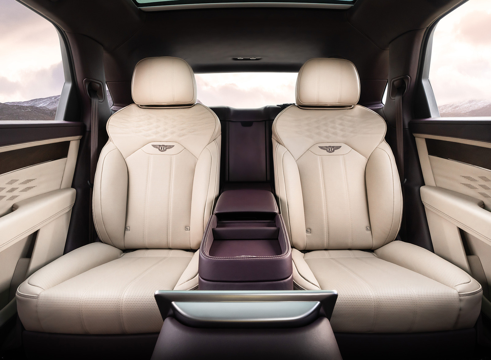 2023 Bentley Bentayga Extended Wheelbase Interior Rear Seats Wallpapers #22 of 115