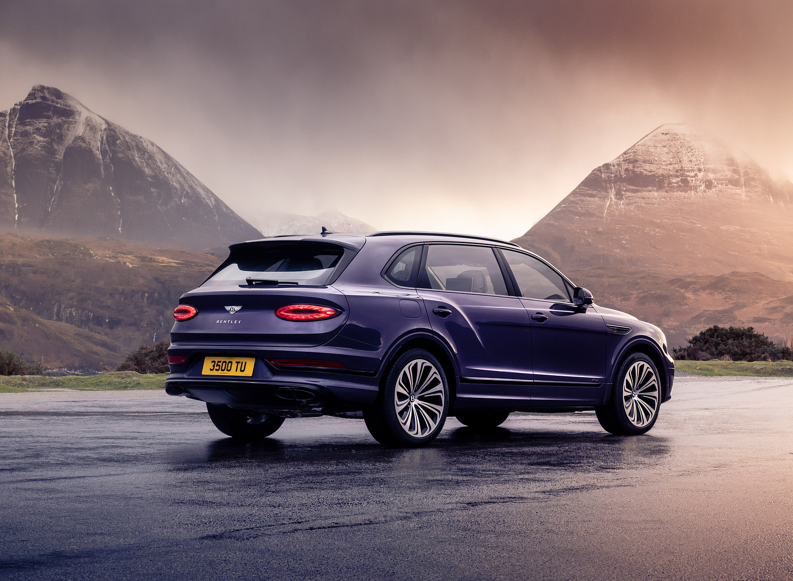 2023 Bentley Bentayga Extended Wheelbase Rear Three-Quarter Wallpapers #8 of 115