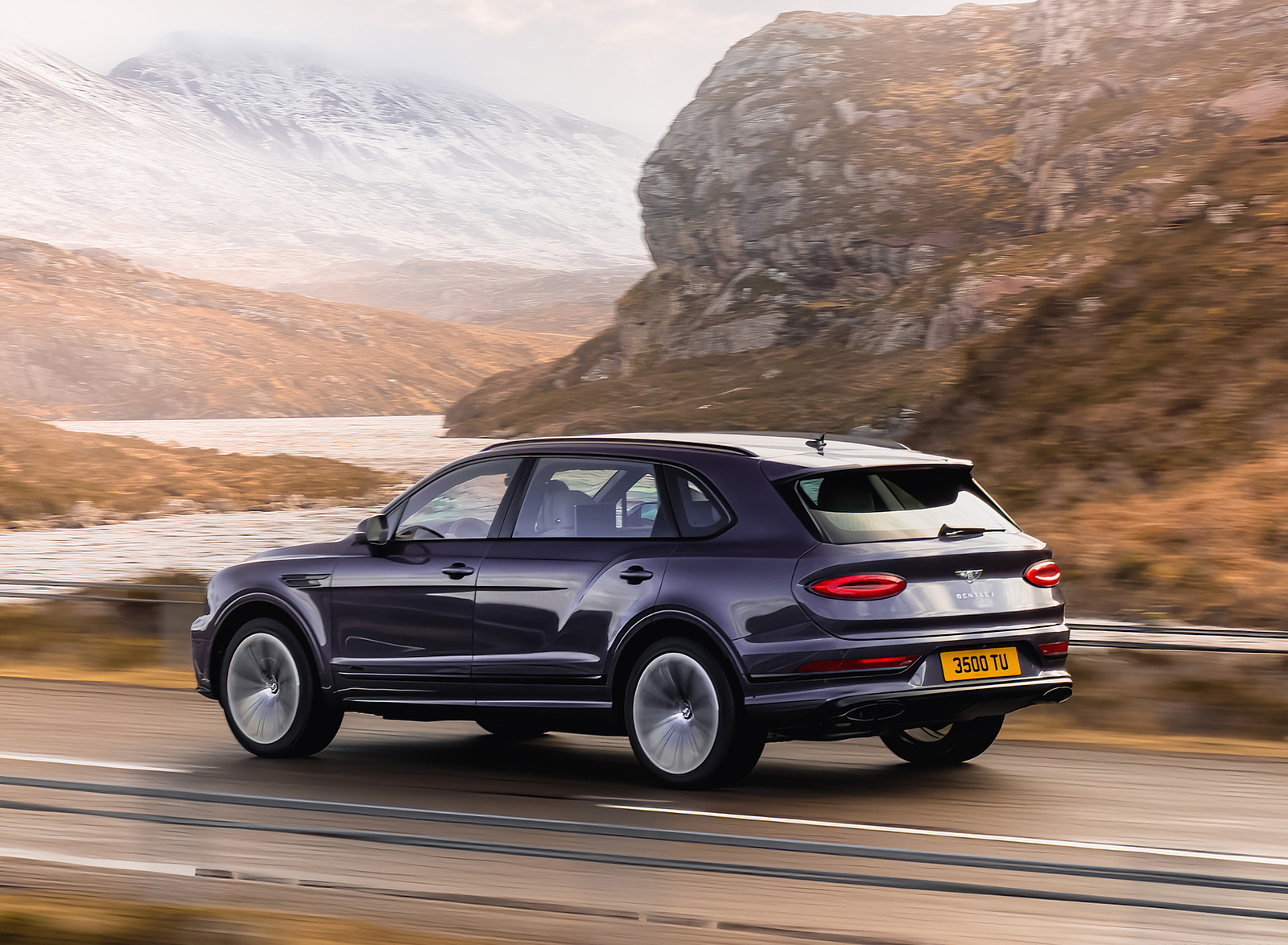 2023 Bentley Bentayga Extended Wheelbase Rear Three-Quarter Wallpapers (5)