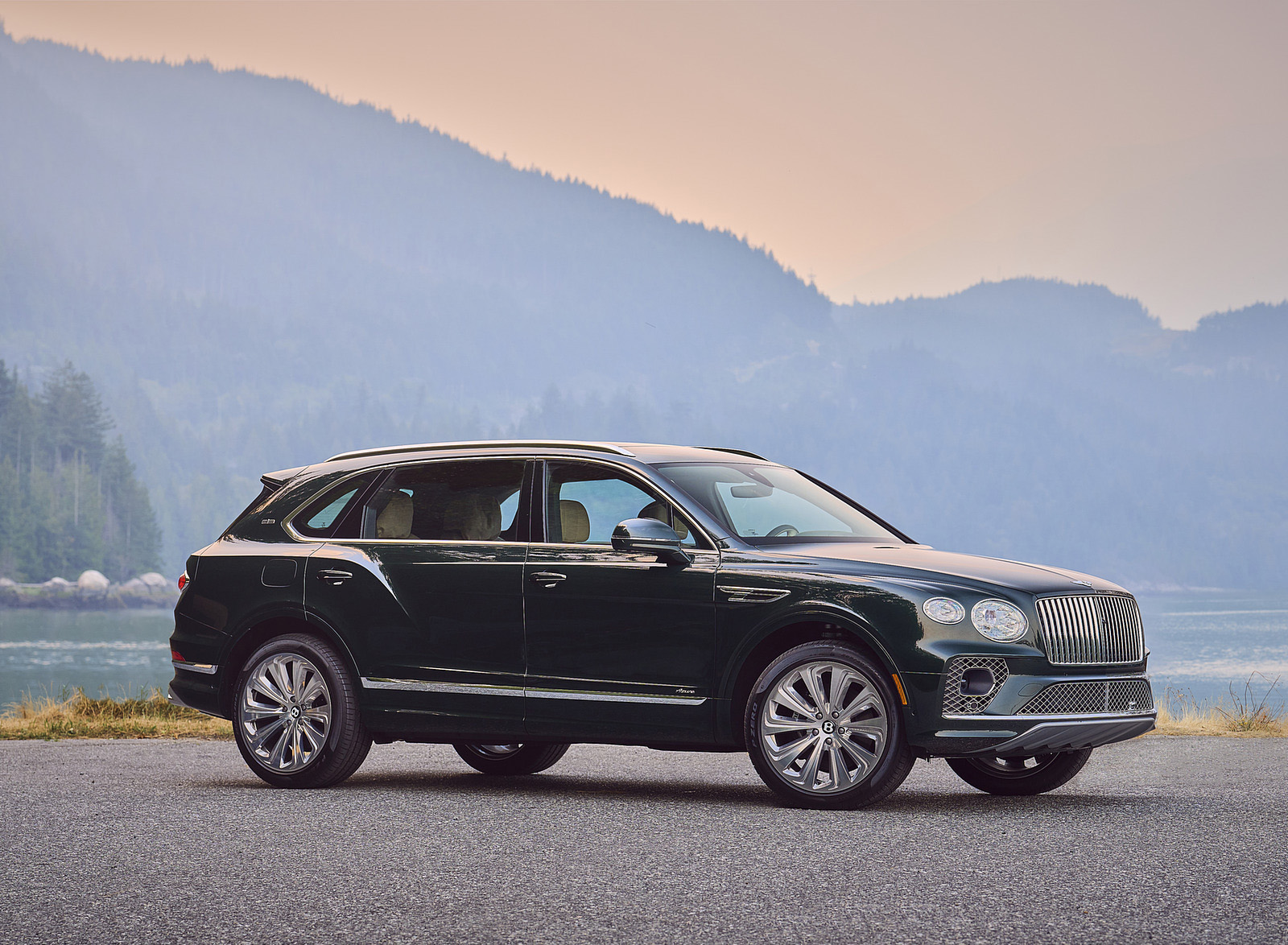 2023 Bentley Bentayga Extended Wheelbase Serene (Color: Cumbrian Green) Front Three-Quarter Wallpapers #74 of 115