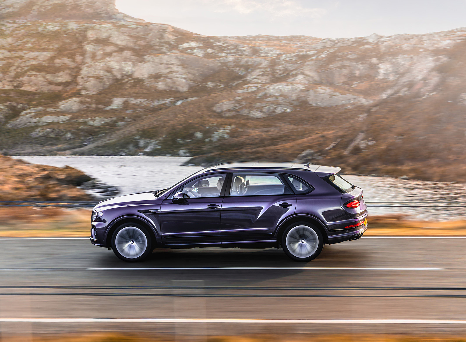 2023 Bentley Bentayga Extended Wheelbase Side Wallpapers #2 of 115