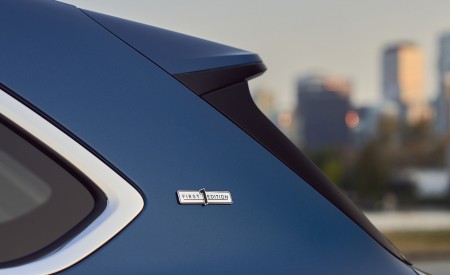 2023 Bentley Bentayga Extended Wheelbase Timeless (Color: Marlin) Detail Wallpapers 450x275 (64)