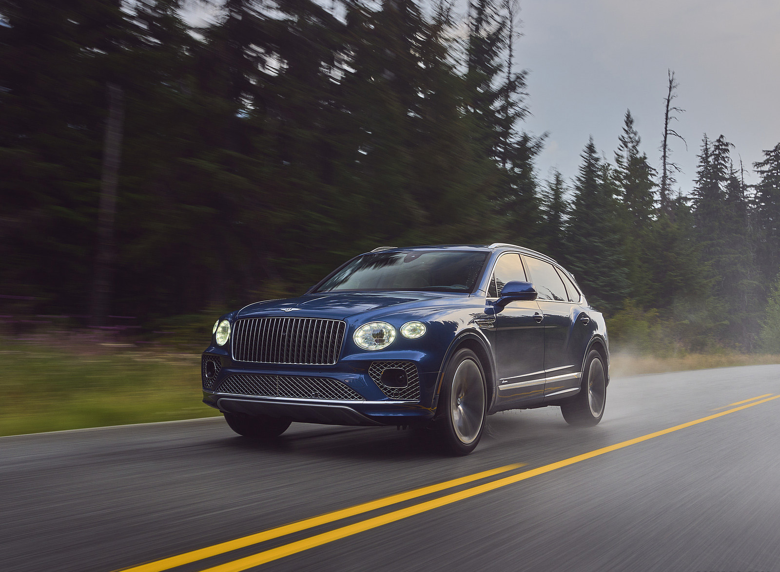 2023 Bentley Bentayga Extended Wheelbase Timeless (Color: Marlin) Front Three-Quarter Wallpapers #56 of 115