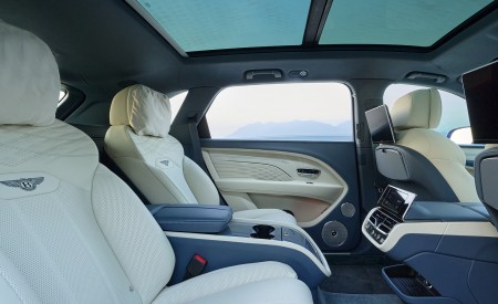 2023 Bentley Bentayga Extended Wheelbase Timeless (Color: Marlin) Interior Rear Seats Wallpapers 450x275 (67)