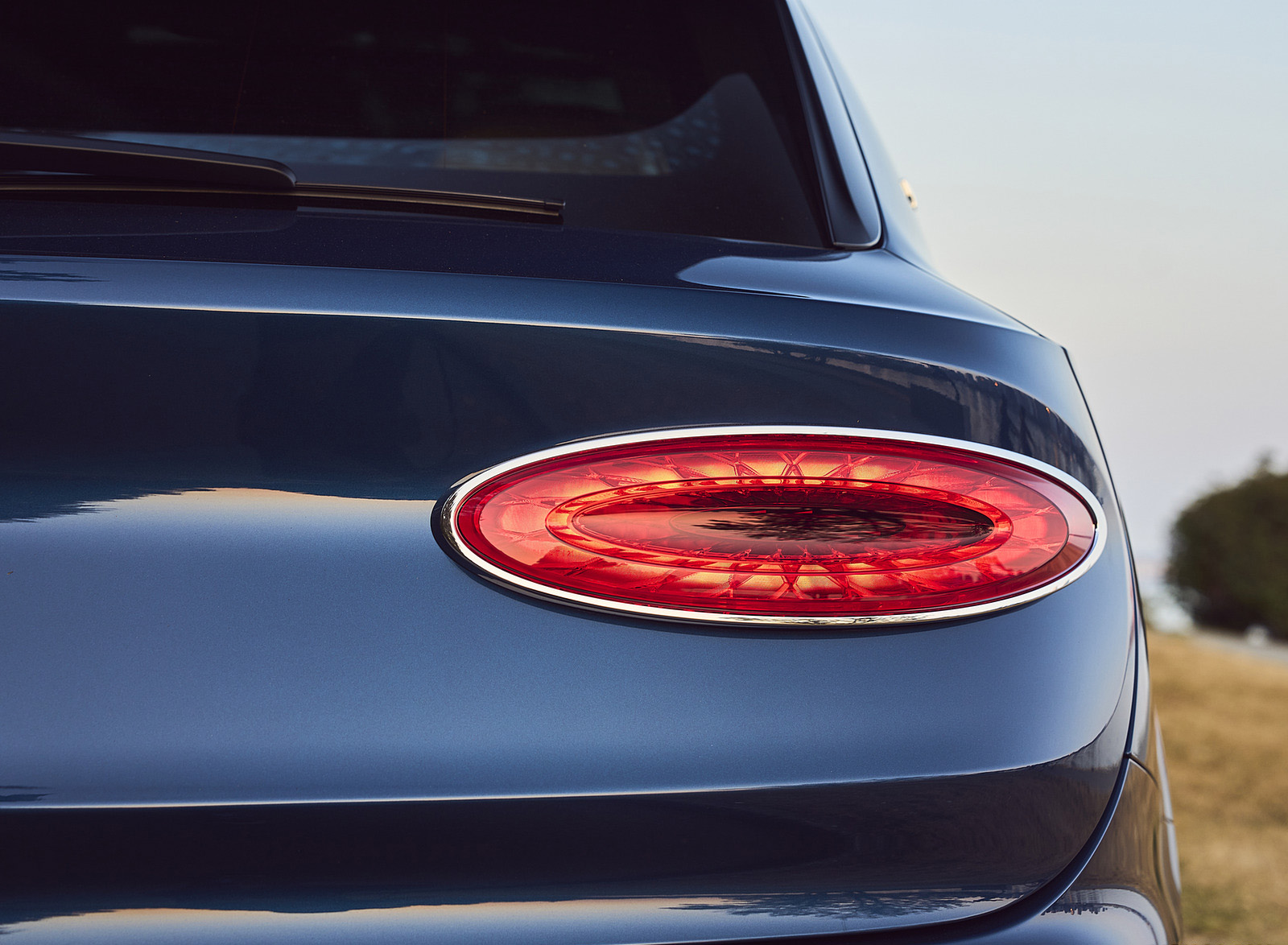 2023 Bentley Bentayga Extended Wheelbase Timeless (Color: Marlin) Tail Light Wallpapers #65 of 115