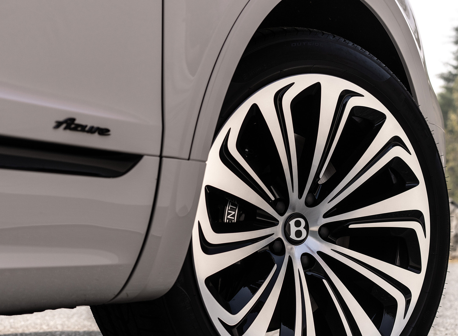 2023 Bentley Bentayga Extended Wheelbase Urban (Color: Dove Grey) Wheel Wallpapers #45 of 115