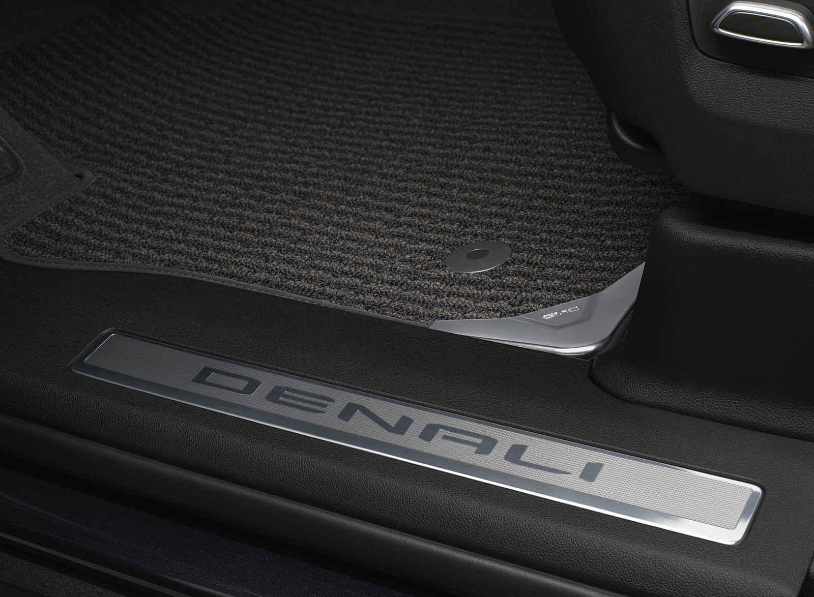 2023 GMC Yukon Denali Ultimate Door Sill Wallpapers #3 of 13