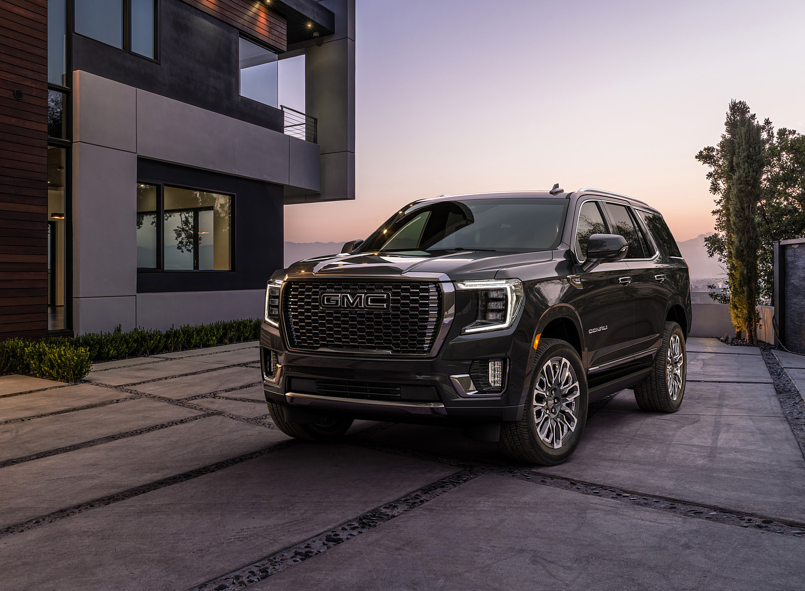 2023 GMC Yukon Denali Ultimate Front Wallpapers #1 of 13