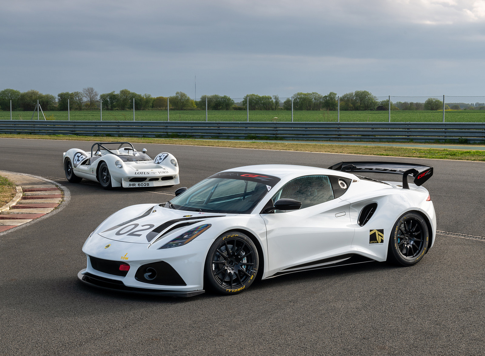 2023 Lotus Emira GT4 Front Three-Quarter Wallpapers #9 of 16