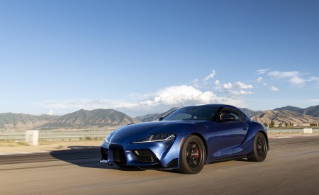 2023 Toyota GR Supra 3.0 Premium MT (Color: Stratosphere Blue) Front Three-Quarter Wallpapers 450x275 (2)