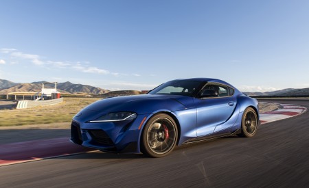 2023 Toyota GR Supra 3.0 Premium MT (Color: Stratosphere Blue) Front Three-Quarter Wallpapers 450x275 (4)