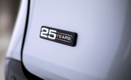 2023 Toyota Sienna 25th Anniversary Badge Wallpapers 450x275 (11)