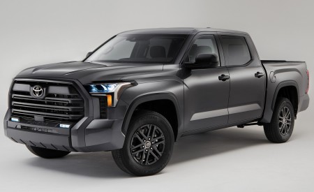 2023 Toyota Tundra SX Package (Color: Magnetic Gray Metallic) Front Three-Quarter Wallpapers 450x275 (1)