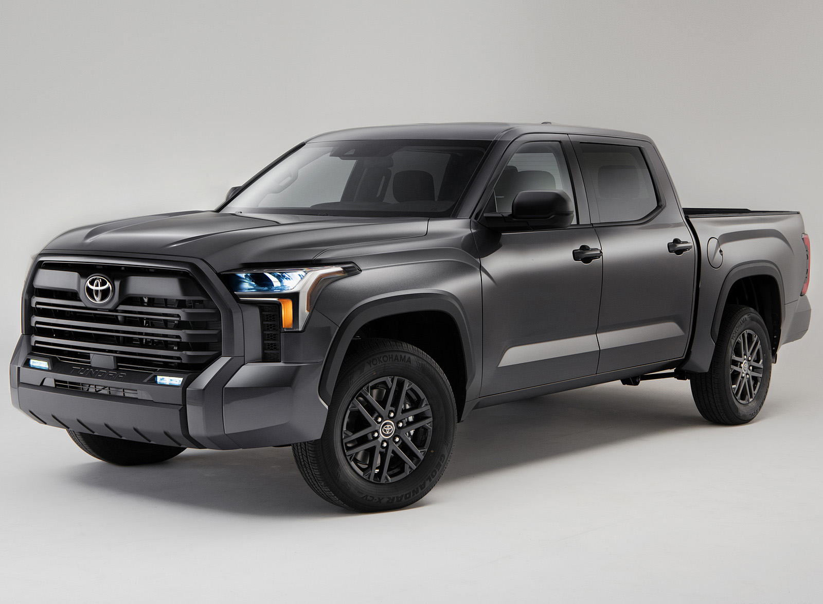 2023 Toyota Tundra SX Package (Color: Magnetic Gray Metallic) Front Three-Quarter Wallpapers (1)