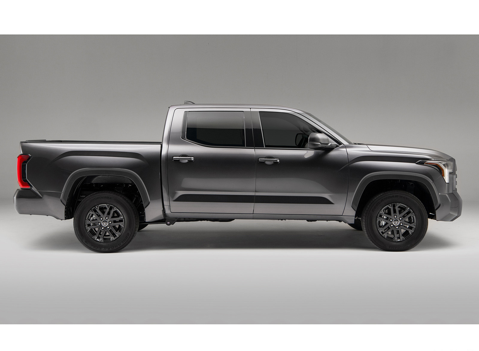 2023 Toyota Tundra SX Package (Color: Magnetic Gray Metallic) Side Wallpapers #4 of 8