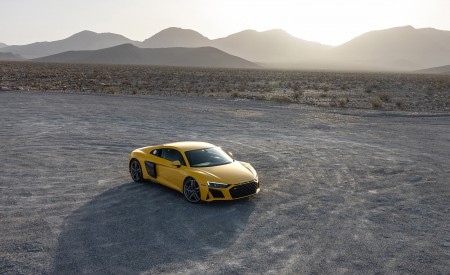 2022 Audi R8 Coupe (US-Spec) Front Three-Quarter Wallpapers 450x275 (9)