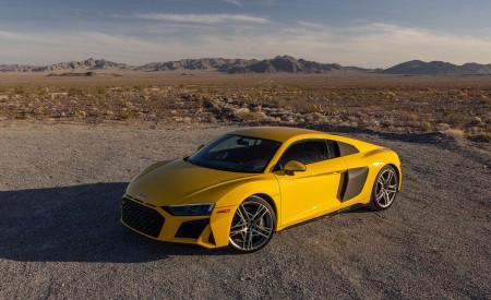 2022 Audi R8 Coupe (US-Spec) Front Three-Quarter Wallpapers  450x275 (8)