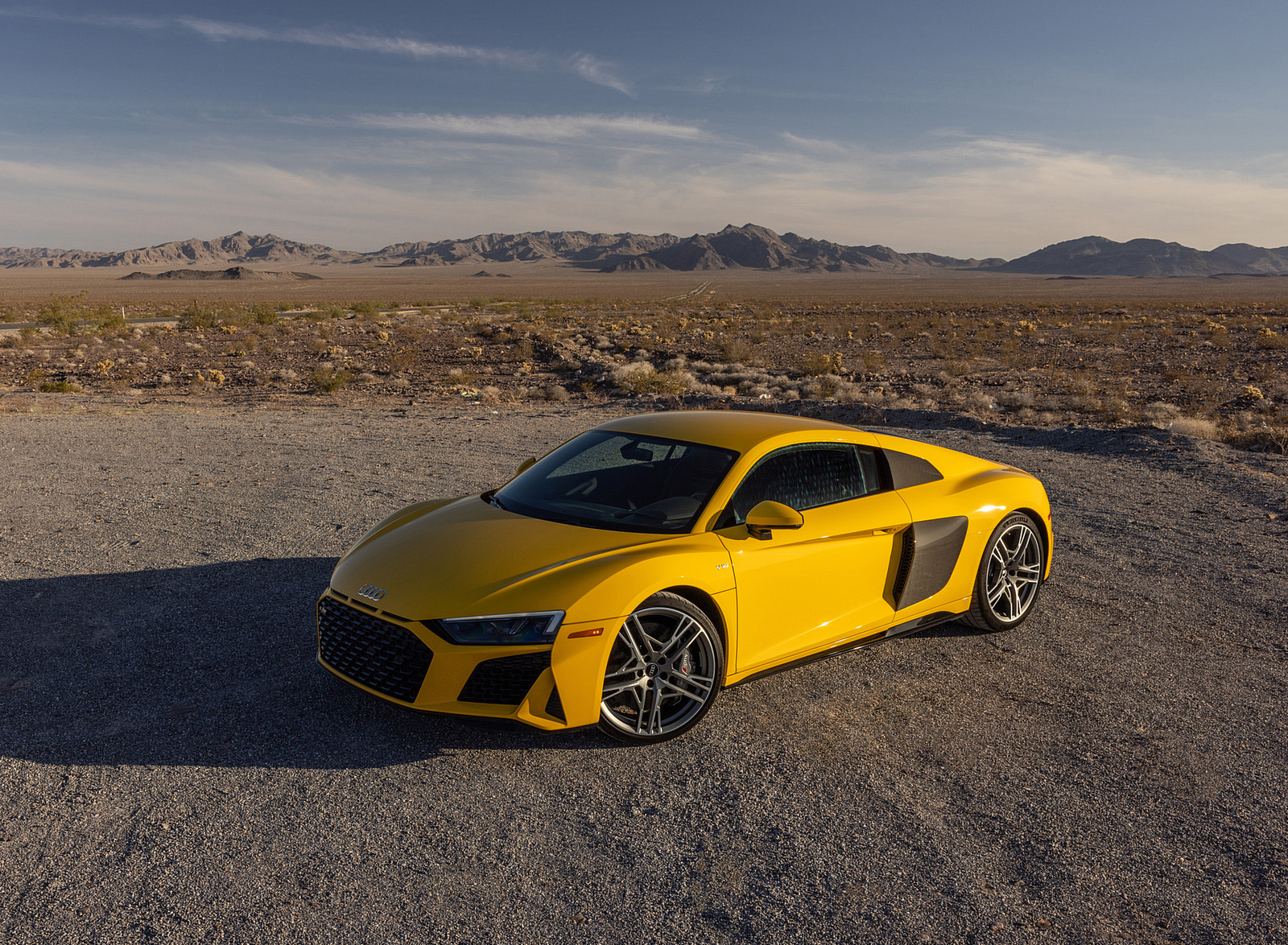 2022 Audi R8 Coupe (US-Spec) Front Three-Quarter Wallpapers  (8)